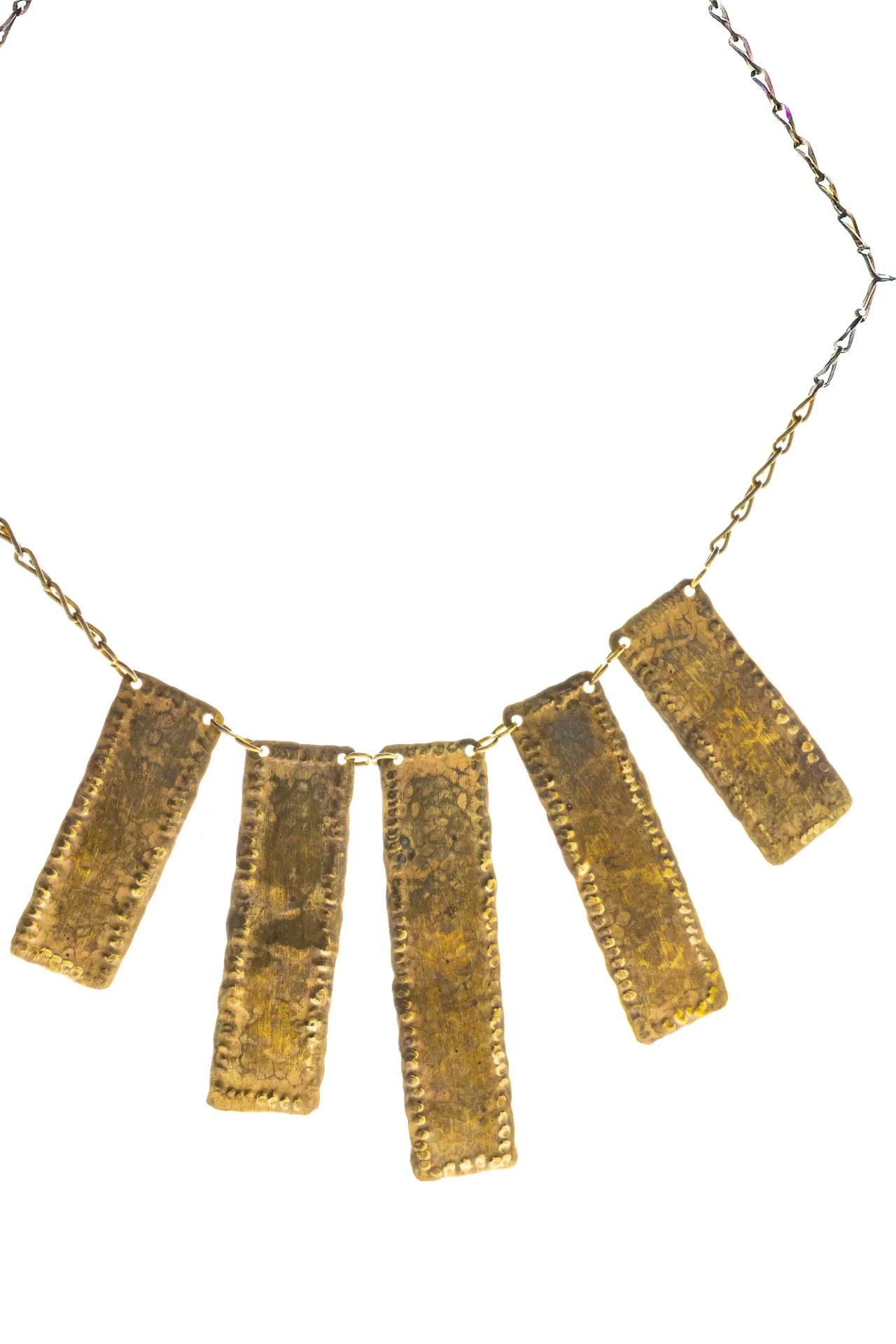 [CO-BR-SI-256] Pectoral de los Tres Niveles — Collar de bronce repujado